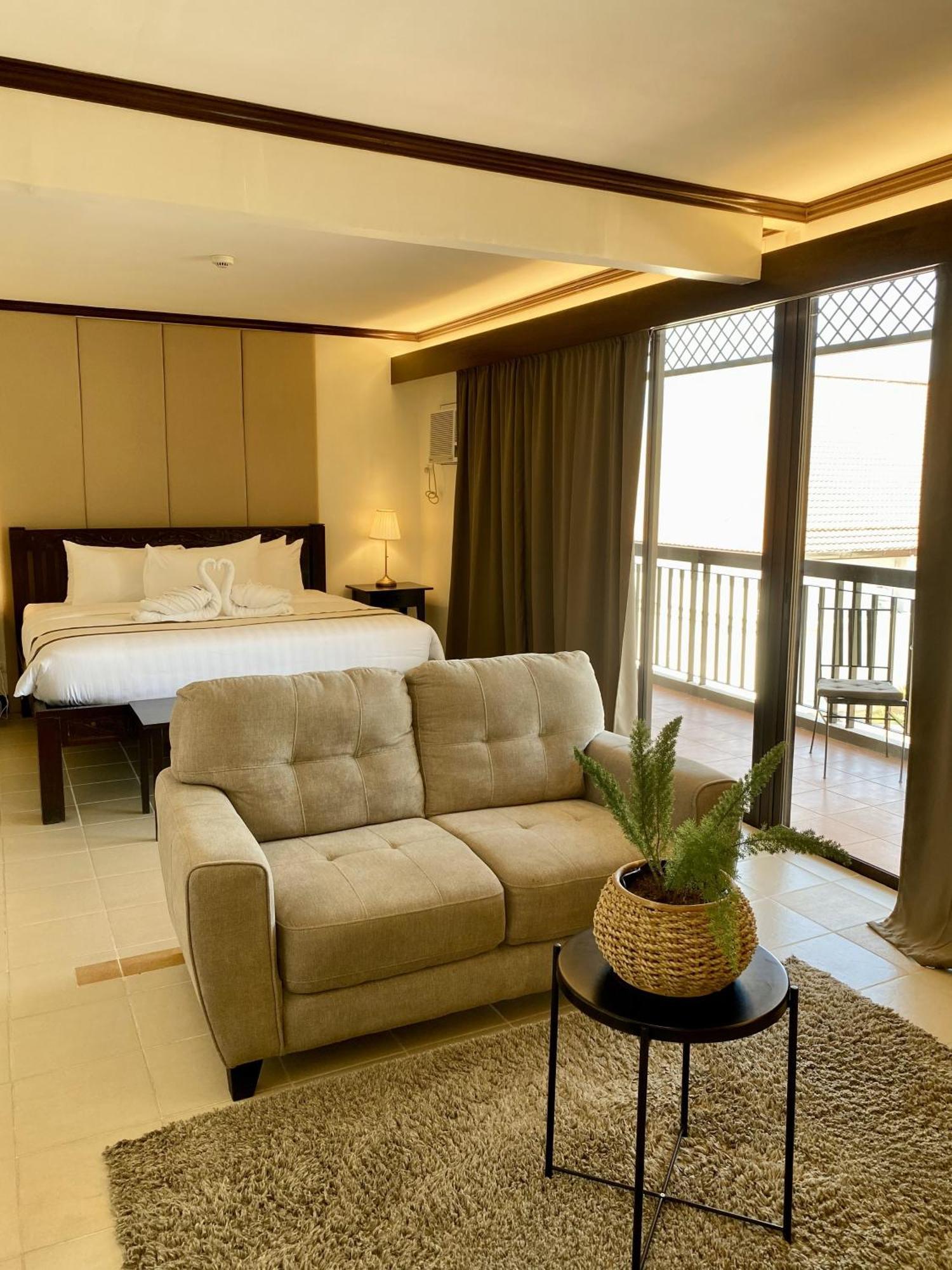 Plaza Del Norte Hotel And Convention Center Laoag Eksteriør billede
